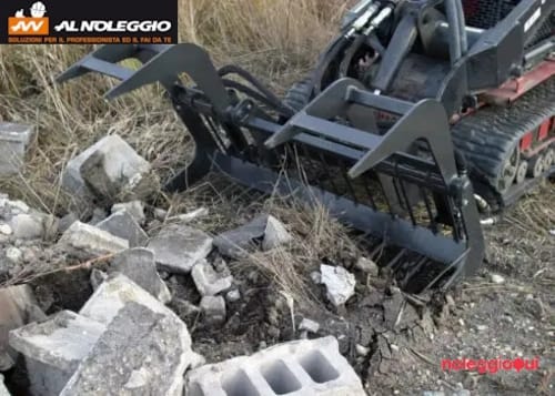 Noleggio Dingo con pinza idraulica