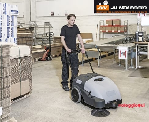 Noleggio SPAZZATRICE MANUALE A BATTERIA SW750