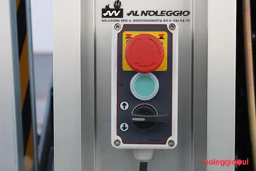 Noleggio Piattaforma di lavoro aereo a montante singolo