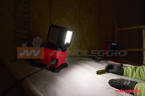 Noleggio Luce led da cantiere con 3 teste multidirezionali a batteria/corrente