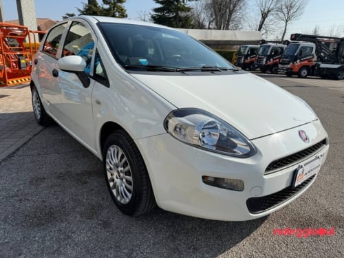 Noleggio Fiat Punto con gancio traino
