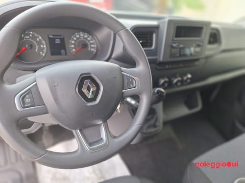 Noleggio FURGONE RENAULT MASTER CON SPONDA NUOVO