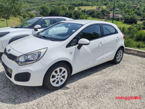 Noleggio Noleggia subito una kia rio 1.2 gpl!