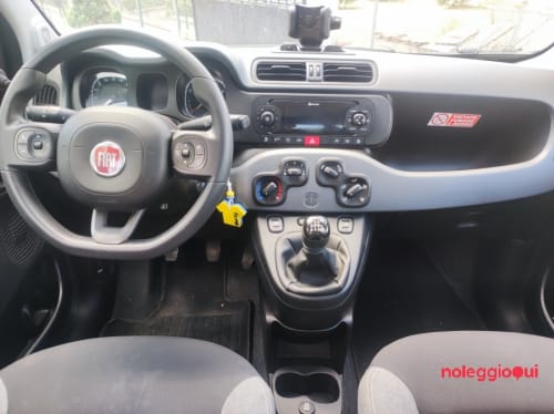 Noleggio NOLEGGIO FIAT PANDA HYBRYD 70 CV