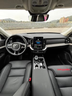 Noleggio NOLEGGIO VOLVO XC90 