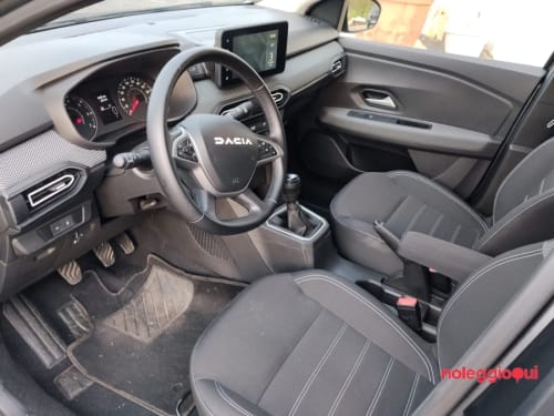 Noleggio Noleggia Dacia Sandero GPL anche senza carta di credito