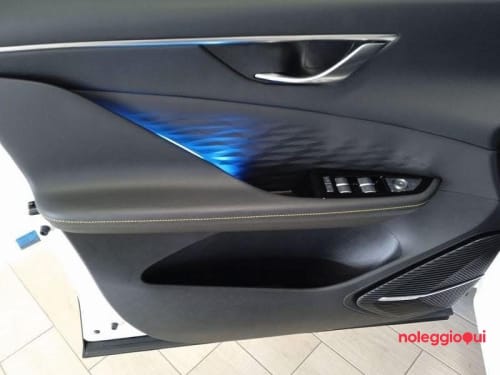 Noleggio NOLEGGIO TIGER SIX