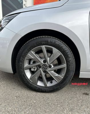 Noleggio OPEL CORSA NO SCORING 