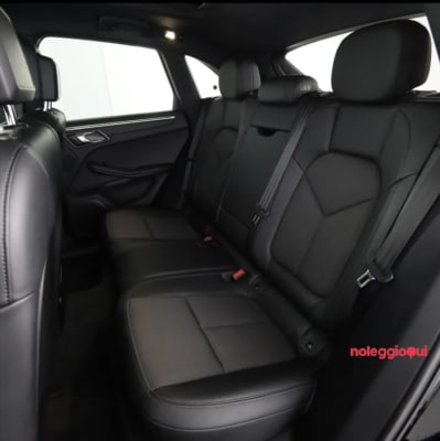 Noleggio PORSCHE MACAN T NO SCORING