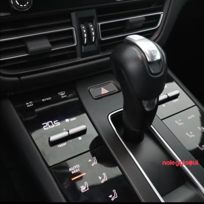 Noleggio PORSCHE MACAN T NO SCORING