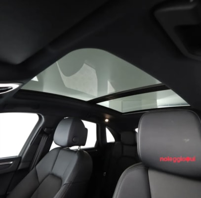 Noleggio PORSCHE MACAN T NO SCORING