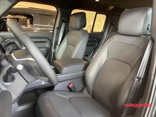 Noleggio LAND ROVER RANGE ROVER DEFENDER 