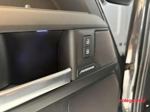 Noleggio LAND ROVER RANGE ROVER DEFENDER 