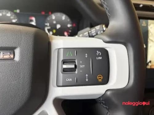 Noleggio LAND ROVER RANGE ROVER DEFENDER 