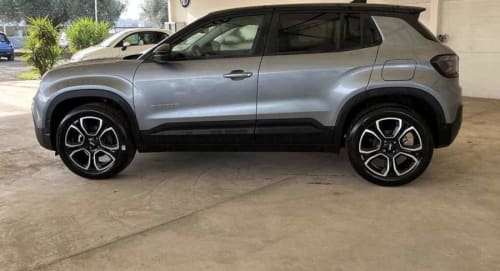 Noleggio JEEP AVENGER NO SCORING 