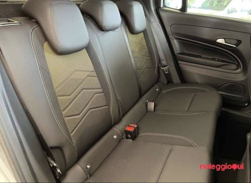 Noleggio JEEP AVENGER NO SCORING 