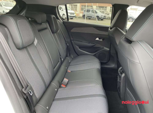Noleggio PEUGEOT 308 NO SCORIGN