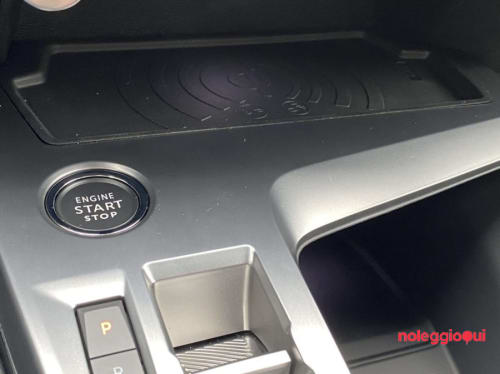 Noleggio PEUGEOT 308 NO SCORIGN