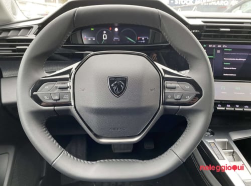 Noleggio PEUGEOT 308 NO SCORIGN