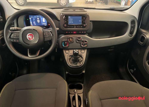 Noleggio FIAT PANDA HYBRID NO SCORING MEDIO TERMINE