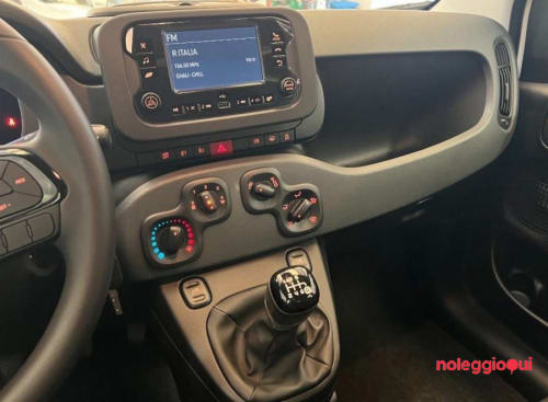 Noleggio FIAT PANDA HYBRID NO SCORING MEDIO TERMINE