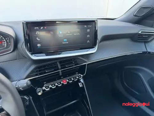 Noleggio PEUGEOT 2008 MY25 NO SCORING