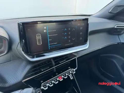 Noleggio PEUGEOT 2008 MY25 NO SCORING