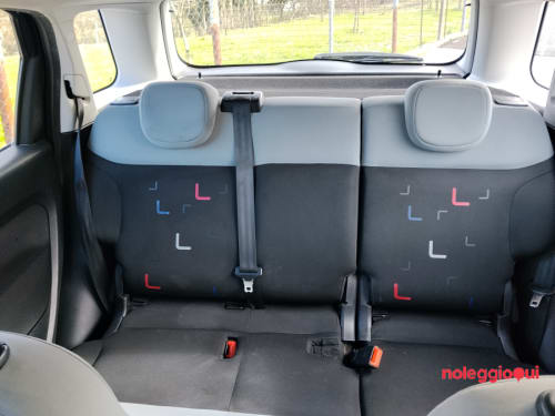 Noleggio FIAT 500L 1.3 MultiJet 95 CV Pop Star - Garanzia 12 Mesi