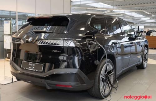 Noleggio VOLVO IX 40 FULL ELETTRIC 