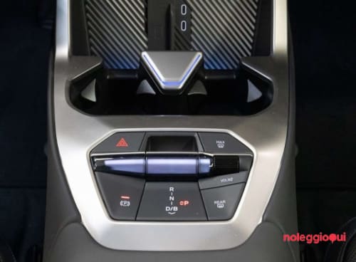 Noleggio VOLVO IX 40 FULL ELETTRIC 