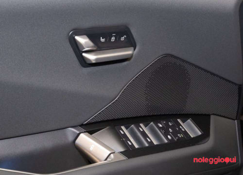 Noleggio VOLVO IX 40 FULL ELETTRIC 