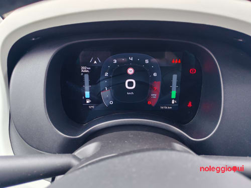 Noleggio Fiat Pandina Cross 1.0 Firefly Hybrid 70cv S&S