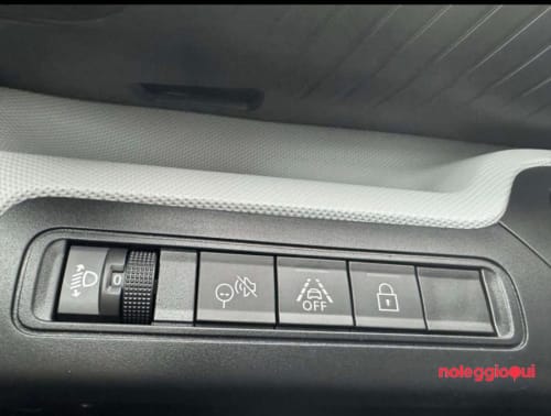 Noleggio CITROEN E-C3 FULL ELTTRI NOLEGGIO NO SCORING 