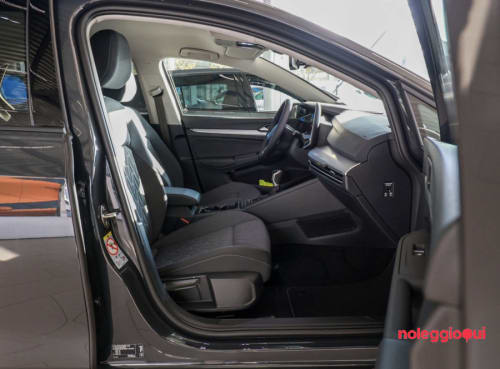Noleggio VOLKSWAGEN GOLF 8 NOLEGGIO NO SCORING 