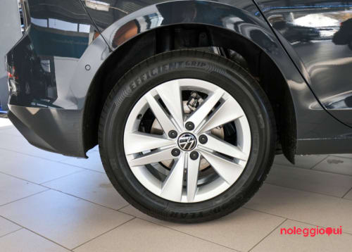 Noleggio VOLKSWAGEN GOLF 8 NOLEGGIO NO SCORING 