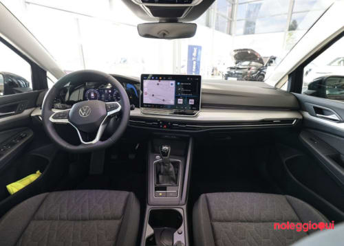 Noleggio VOLKSWAGEN GOLF 8 NOLEGGIO NO SCORING 