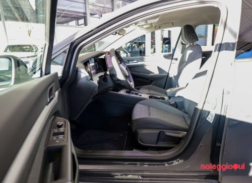 Noleggio VOLKSWAGEN GOLF 8 NOLEGGIO NO SCORING 