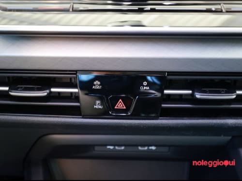 Noleggio VOLKSWAGEN GOLF 8 NOLEGGIO NO SCORING 