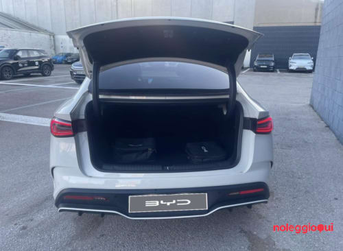 Noleggio BYD SEAL 6