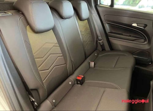 Noleggio JEEP AVENGER NO SCORING