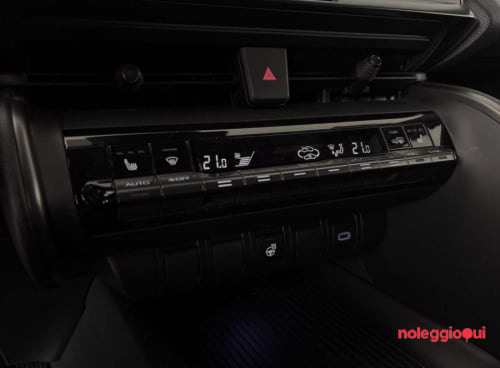 Noleggio TOYOTA C-HR NOLEGGIO NO SCORING