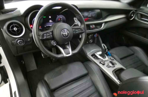 Noleggio ALFA ROMEO STELVIO NOLEGGIO NO SCORING