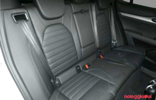 Noleggio ALFA ROMEO STELVIO NOLEGGIO NO SCORING
