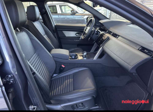 Noleggio LAMD ROVER DISCOVERY SPORT NOLEGGIO NO ESCORING