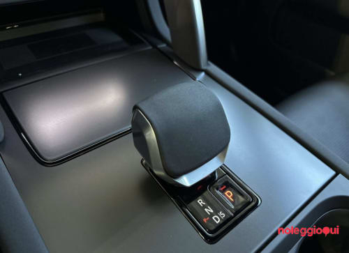 Noleggio LAMD ROVER DISCOVERY SPORT NOLEGGIO NO ESCORING